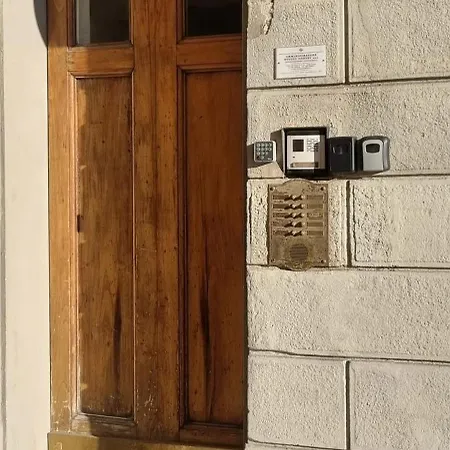 Balcony Bijoux *
